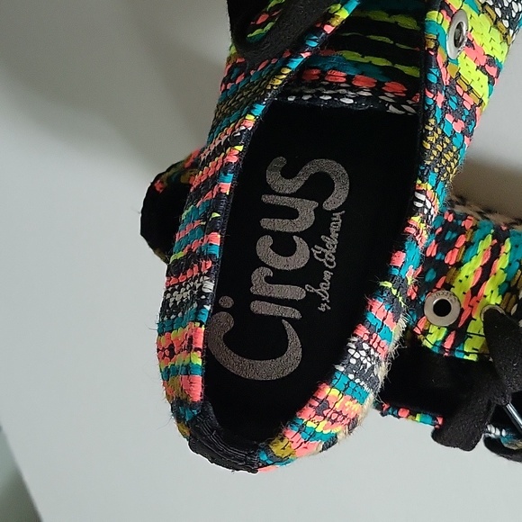 Sam Edelman Circus 🎪 - Picture 2 of 4